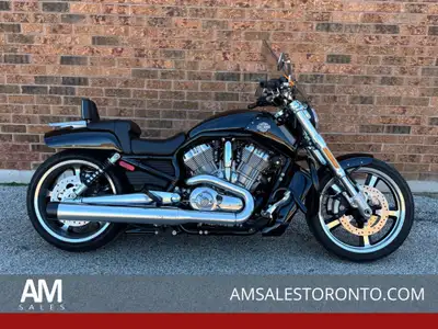 Super cool Canadian V-ROD Muscle with only 15,000 KM, Harley detachable windshield, engine guard, pa...
