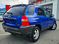 Experience the reliable and versatile 2007 Kia Sportage in a stunning blue finish with front-wheel d... (image 1)