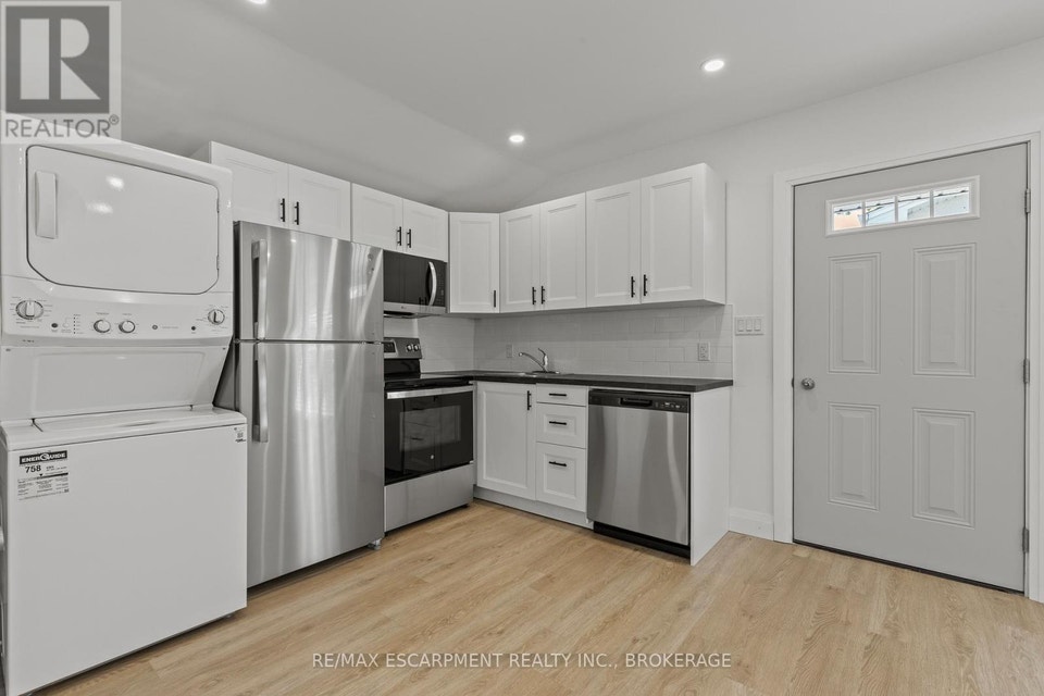 UNIT 2 - 362 GATFIELD AVENUE Welland (Lincoln/Crowland), Ontario 5