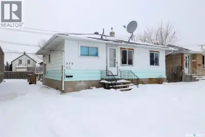 Welcome to this 840 sq ft bungalow, features 2-bedroom, den or office space,1-bathroom bungalow, ide...