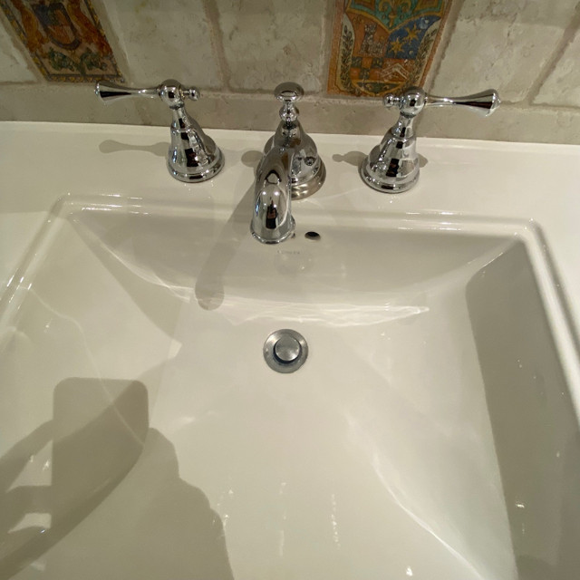 Luxury bathroom accessories and Vanities dans Plomberie, éviers, toilettes et bains  à Ville de Montréal - Image 3