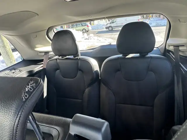 2018 Volvo XC90 T6 Momentum Reduced in Cars & Trucks in City of Toronto - Image 12