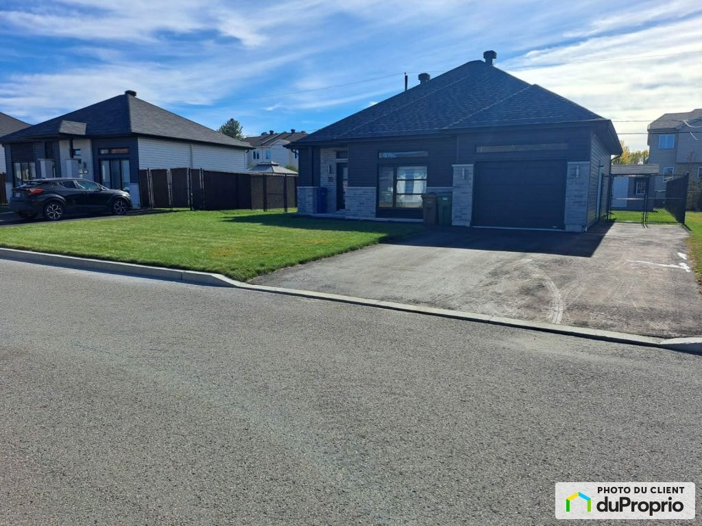 $485,000 - Bungalow for sale in Lachute — photo 1