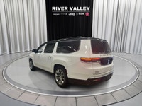 PREMIUM GROUP II, 22 SATIN-CARBON ALUMINUM WHEELS, PALERMO LEATHER-FACED BUCKET SEATS, FRONT PASSENG... (image 4)