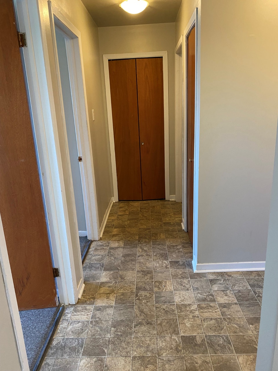 CLEAN, STANDARD 2 BEDROOM, EAST, SAINT JOHN!!! PETS WELCOME... 4