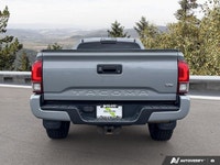 Experience the legendary durability and go-anywhere capability of the 2018 Toyota Tacoma SR5 Crew Ca... (image 3)