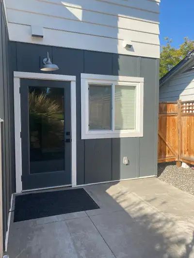 This almost-new 1 bedroom, 1 bathroom suite offers clean, modern living in the heart of East Hill—on...