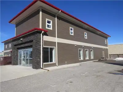 C20//Brandon/Located in high traffic area across from hospital Insulated unit built out ready to fin...