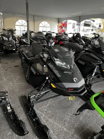 Ski-Doo RENEGADE X 850 2022 À VENDRE Ski-Doo Renegade X 850 E-TEC 2022 Ce Renegade X 850 E-TEC 2022...