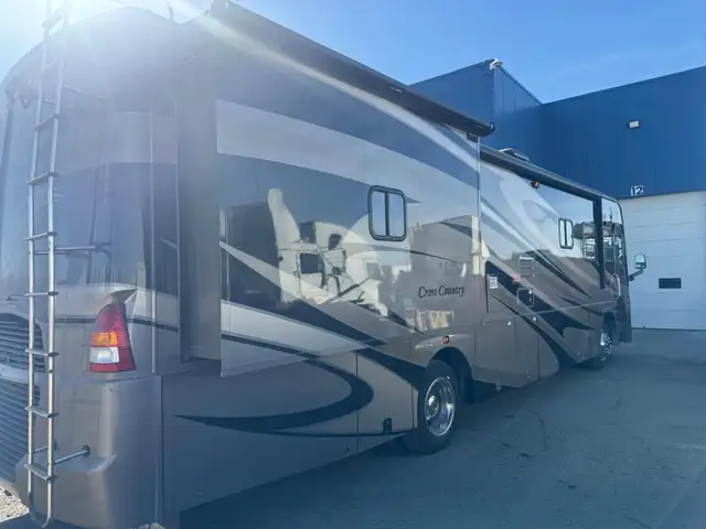 2008 Freightliner X-Line RV MINT CONDITION in RVs & Motorhomes in Calgary - Image 5