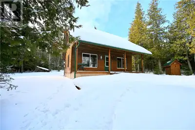 Secluded Off-Grid Cottage Retreat with Water Access on 3.6 Acres – Lake Huron Escape to your private...