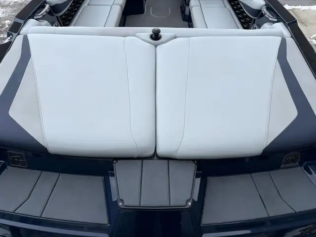 2020 Axis T23 in Powerboats & Motorboats in Saskatoon - Image 8