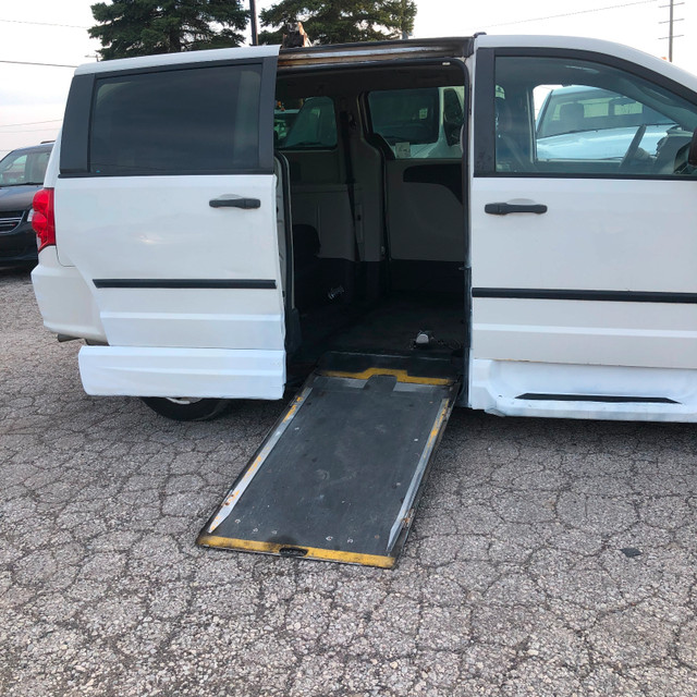 2013 Doge Grand Caravan Wheelchair Accessible van in Cars & Trucks in Markham / York Region - Image 2