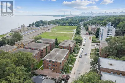 Live by the lake in this beautifully renovated 2-bedroom, 1-bathroom suite offering 892 sq. ft. of w...