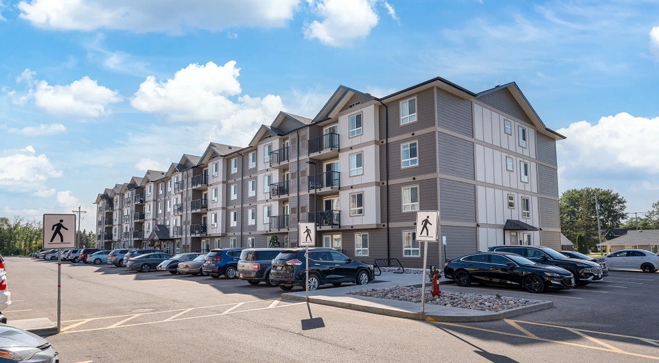 Pet-Friendly Two Bedroom One Bath with In-suite Laundry for Rent 5