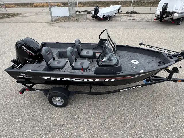 2026 TRACKER ProGuide V-16 Walk Thru fishing boat in Powerboats & Motorboats in Vernon - Image 8