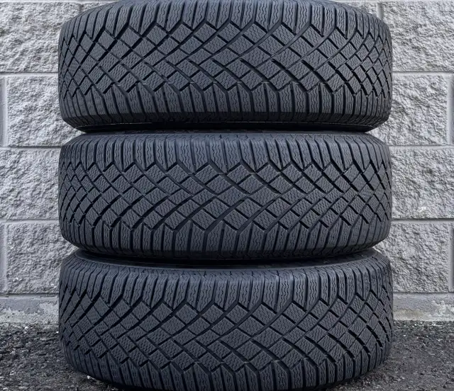 (95%) 4x 235/60R18 Continental Winters w/ Volvo XC60 18" Rims in Tires & Rims in City of Toronto - Image 4