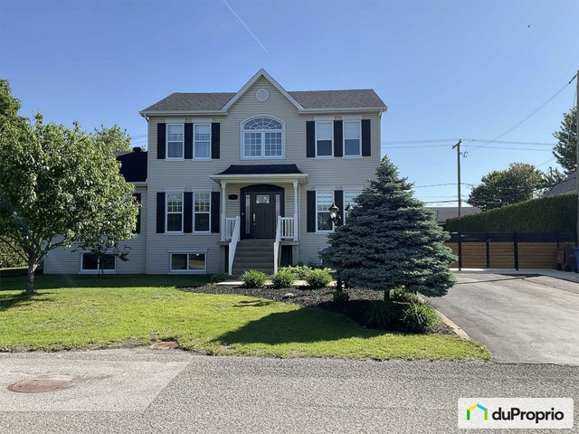 $918,000 - Intergenerational for sale in St-Charles-Borromée — photo 1