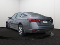 This Nissan Altima has a powerful Regular Unleaded I-4 2.5 L/152 engine powering this Variable trans... (image 3)