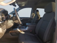 The 2022 Silverado has elements that reinforce the trucks wide, stable and confidence-inspiring stan... (image 9)