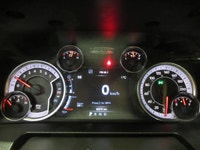 RAM 1500 2022 CLASSIC WARLOCK ÉDITION V-8 5.7 HEMI QUAD-CAB BOITE 6.4 PIEDS 4X4 MAGS 20 POUCES SUR P... (image 8)