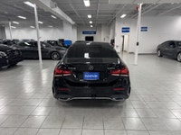 Découvrez cette Mercedes-Benz A 220 2022 avec ensemble AMG, une berline compacte qui combine parfait... (image 5)