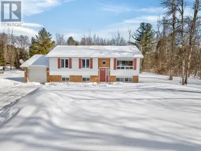 1994 detached bungalow set on approximately 3.8 acres in Thurlow Ward, north of Belleville. This hom...