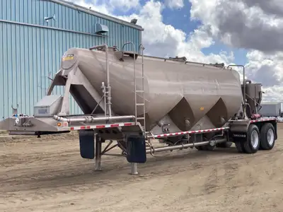 1985 Fruehauf 1,000 Cubic ft Dry Bulk / Pneumatic Tank Trailer Spring Suspension Steel Tank Aluminum...