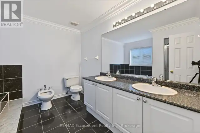 2365 HERTFORDSHIRE WAY Oakville (JC Joshua Creek), Ontario in Houses for Sale in Oakville / Halton Region - Image 23