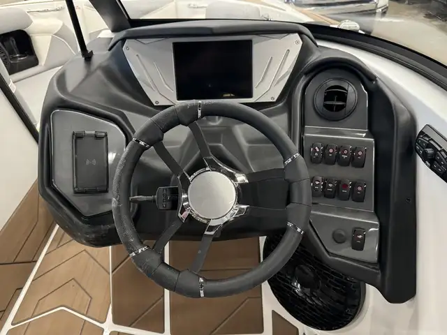 2025 Supreme S220 NOUVEAUTÉ 2025 in Powerboats & Motorboats in Granby - Image 7