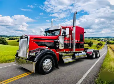 FOR SALE: 2022 KENWORTH W900L FLAT TOP WITH BRAND-NEW CUMMINS X15 ENGINE INSTALLED JUST INSTALLED!!!...