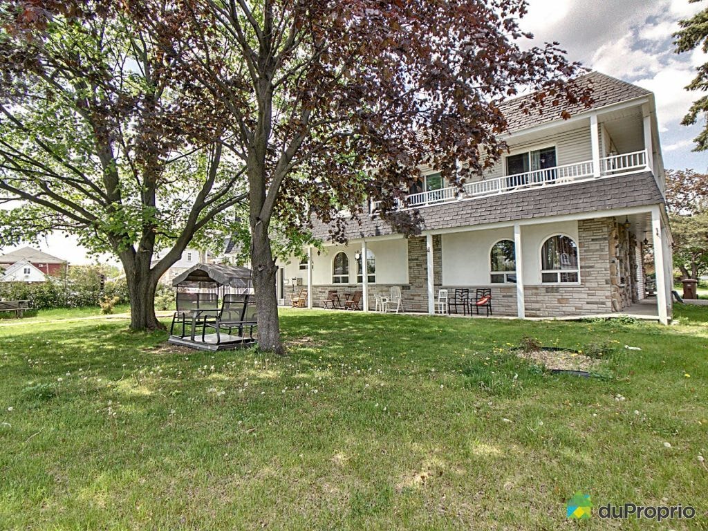 $699,000 - 2 Storey for sale in Ste-Marthe-Sur-Le-Lac — photo 1
