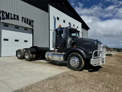 2004 Kenworth T800 Daycab heavy spec tandem Day Cab Located near Westlock, AB KMS: 1,056,050 HRS: 21...