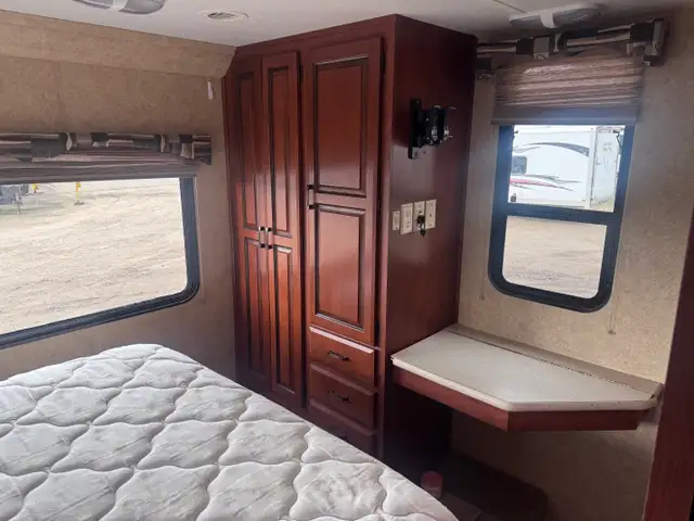 2011 Sunseeker 3120CD Class C Motorhome - Ford F-450 Super Duty in RVs & Motorhomes in Edmonton - Image 14