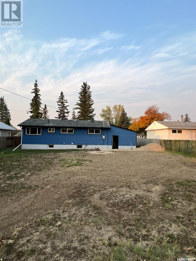 310 5th STREET W Kindersley, Saskatchewan in Houses for Sale in Saskatoon - Image 4