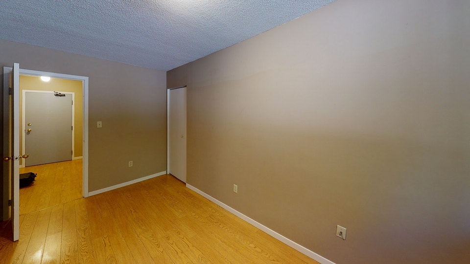 JANUARY 1ST- 1 BEDROOM  - CLOSE TO CAMPUS- PARKING 4