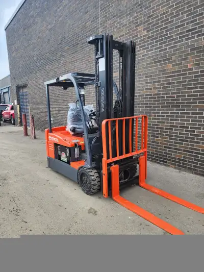 Keywords: used forklift, electric forklift, 3-wheel forklift, Toyota forklift, 3-stage mast, 4,000 l...