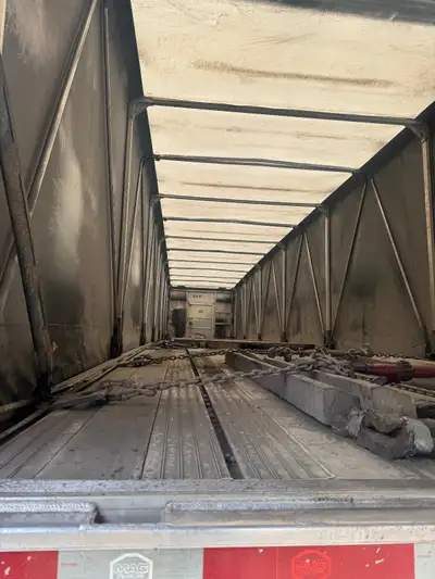 2015 Mac 5 axle trailer,one owner.80 k main beam with coil pack.Auto greaser.All brakes,air bags and...