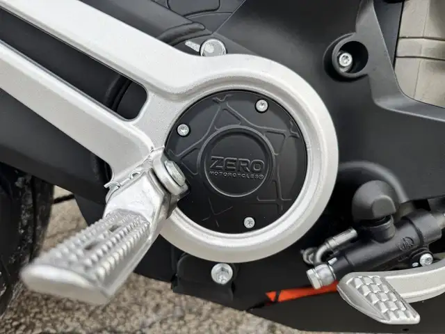 2021 Zero Motorcycles SR/S SRS ZF 14.4 **LIKE NEW** in Street, Cruisers & Choppers in Markham / York Region - Image 16