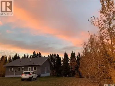 Lovely year round lakefront home on the shores of Fish Lake at Blue Heron Ridge. End of drive locati...