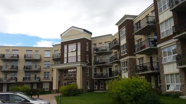 FURNISHED 1 BED CONDO WITH DEN