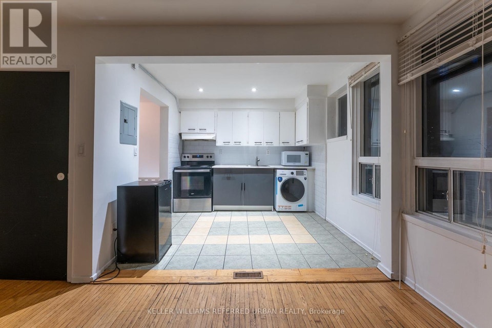 UPPER - 716 LANSDOWNE AVENUE Toronto (Dovercourt-Wallace Emerson 2
