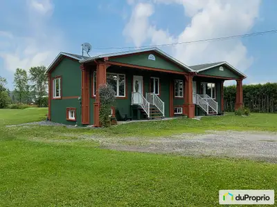 Charmant Duplex ou Bi-Génération avec garage - Idéal pour vos projets familiaux! Découvrez cette pro...