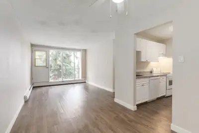 Amenities: Fitness Centre • Social Room • Playground • Quiet Building Building and Suite Features: S...