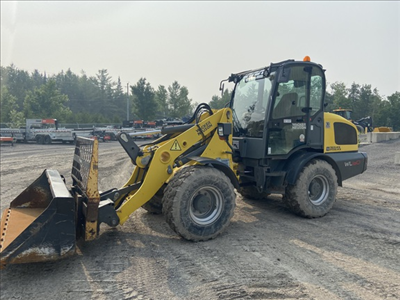 Hours: 1640 | Location: Ottawa, ON, CA | Attachments: Aux Hydraulics; Attachments: Coupler; Attachme...