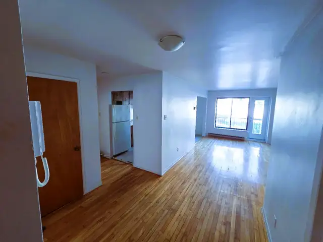 Mois Gratuit-Free Month 5-1/2 Av de Kent, Outremont