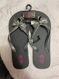 TORRID 11W women’s sz 11 wide bow flip flops NEW!!