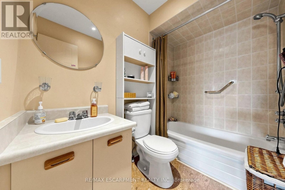 1380 Hazel Mccleary Drive Oakville (CV Clearview), Ontario, photo 20 of 40