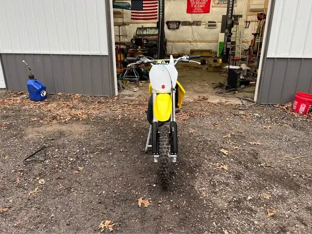2023 SUZUKI RM85-YELLOW! in Dirt Bikes & Motocross in Edmonton - Image 6