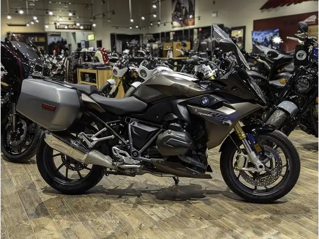 2018 BMW R 1200 RS // Frozen Bronze Metallic/Black Storm Metalli in Sport Bikes in Winnipeg - Image 3